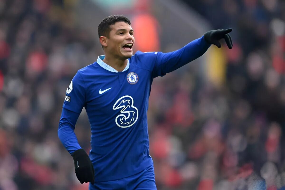 Chelsea are looking to agree a new contract with 39-year-old defender Thiago Silva