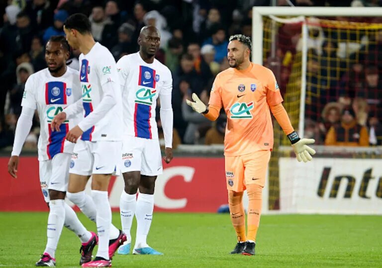 Keylor Navas playing for PSG