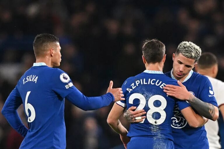 West Ham vs Chelsea Prediction - image of Silva, Azpilicueta, and Fernandez after the game