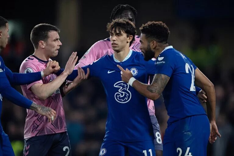 Chelsea predicted lineup - image of Joao Felix seperating Reece James from Everton player
