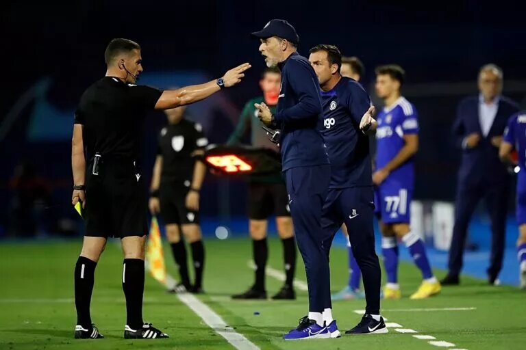 Thomas Tuchel speaks with Referee Istvan Kovacs during the UEFA Champions League group E match between Dinamo Zagreb and Chelsea FC