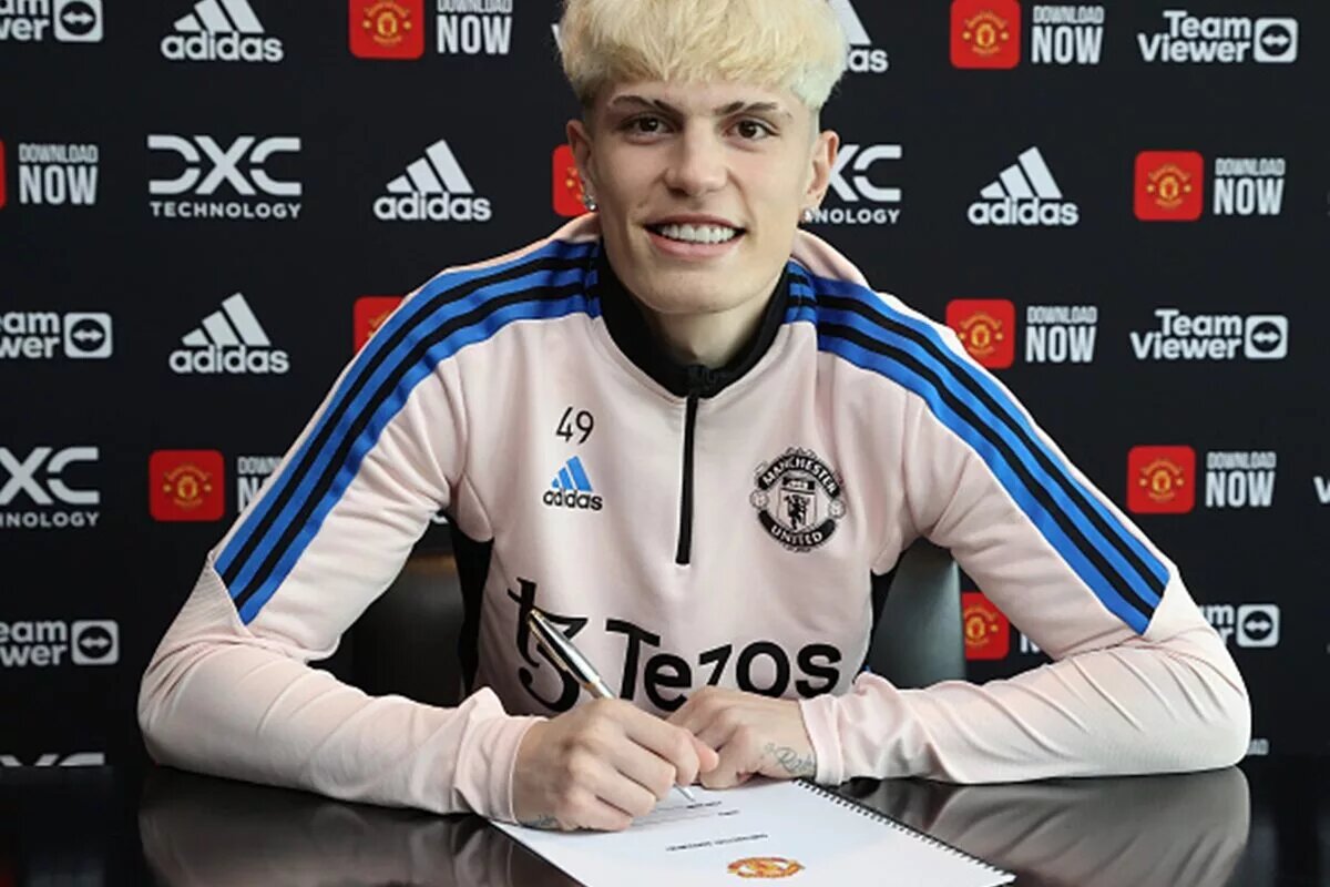 Alejandro Garnacho signing new Manchester United contract