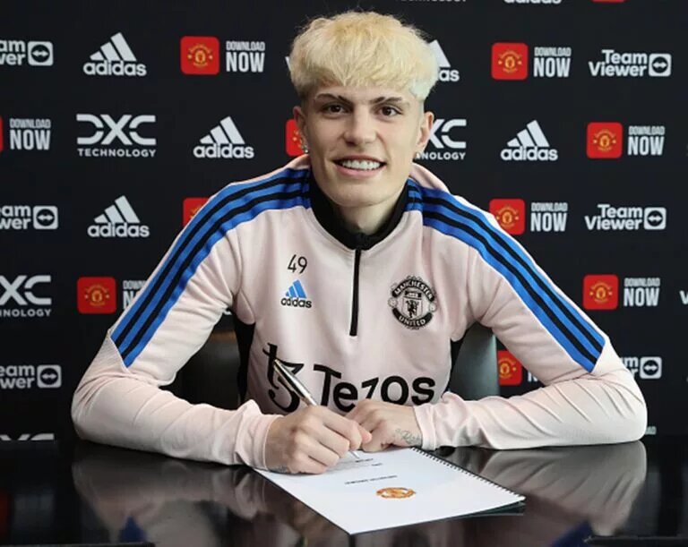 Alejandro Garnacho signing new Manchester United contract