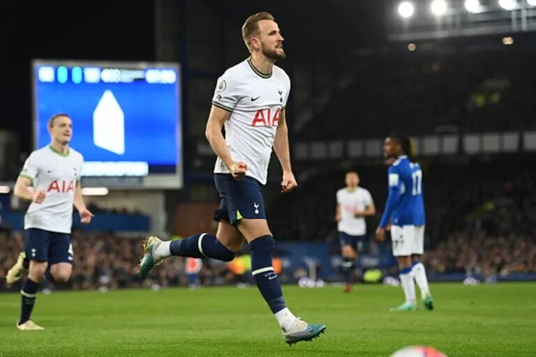 Tottenham Hotspur predicted lineup - Harry Kane celebrates scoring a penalty against Everton