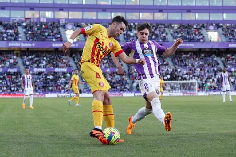 Ivan Fresneda chases down an attacker