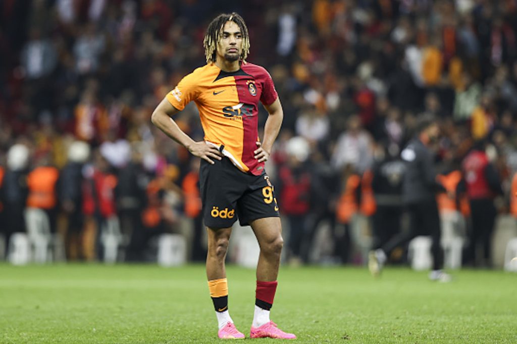 Sacha Boey: Talks Take Place Between Arsenal And Galatasaray