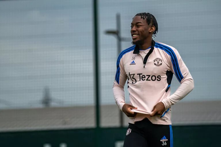 Anthony Elanga in training