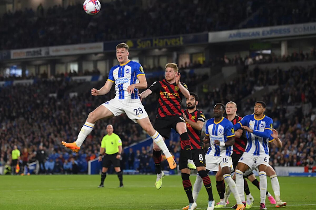 Manchester United target Evan Ferguson playing for Brighton against Manchester City