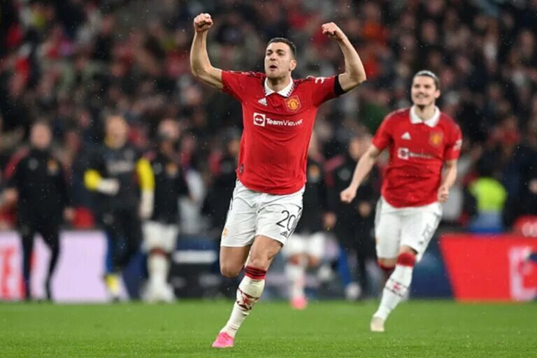 Manchester United predicted lineup - United players celebrate win over Brighton