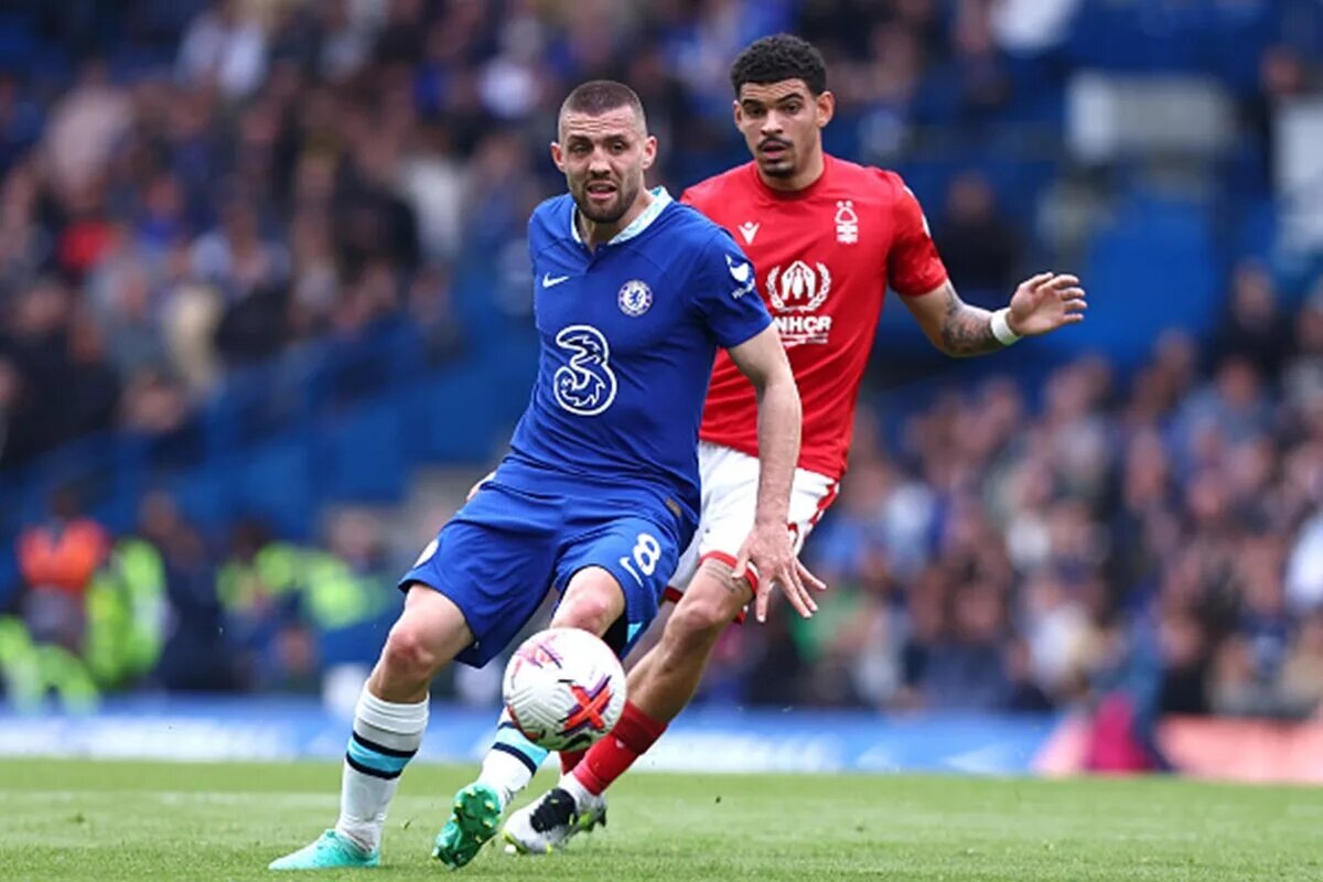 Mateo Kovacic attempting a pass