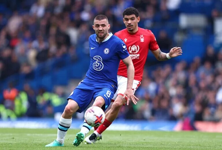 Mateo Kovacic attempting a pass