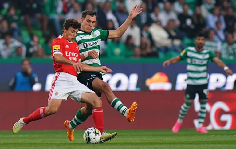 Manuel Ugarte playing for Sporting Lisbon against Benfica