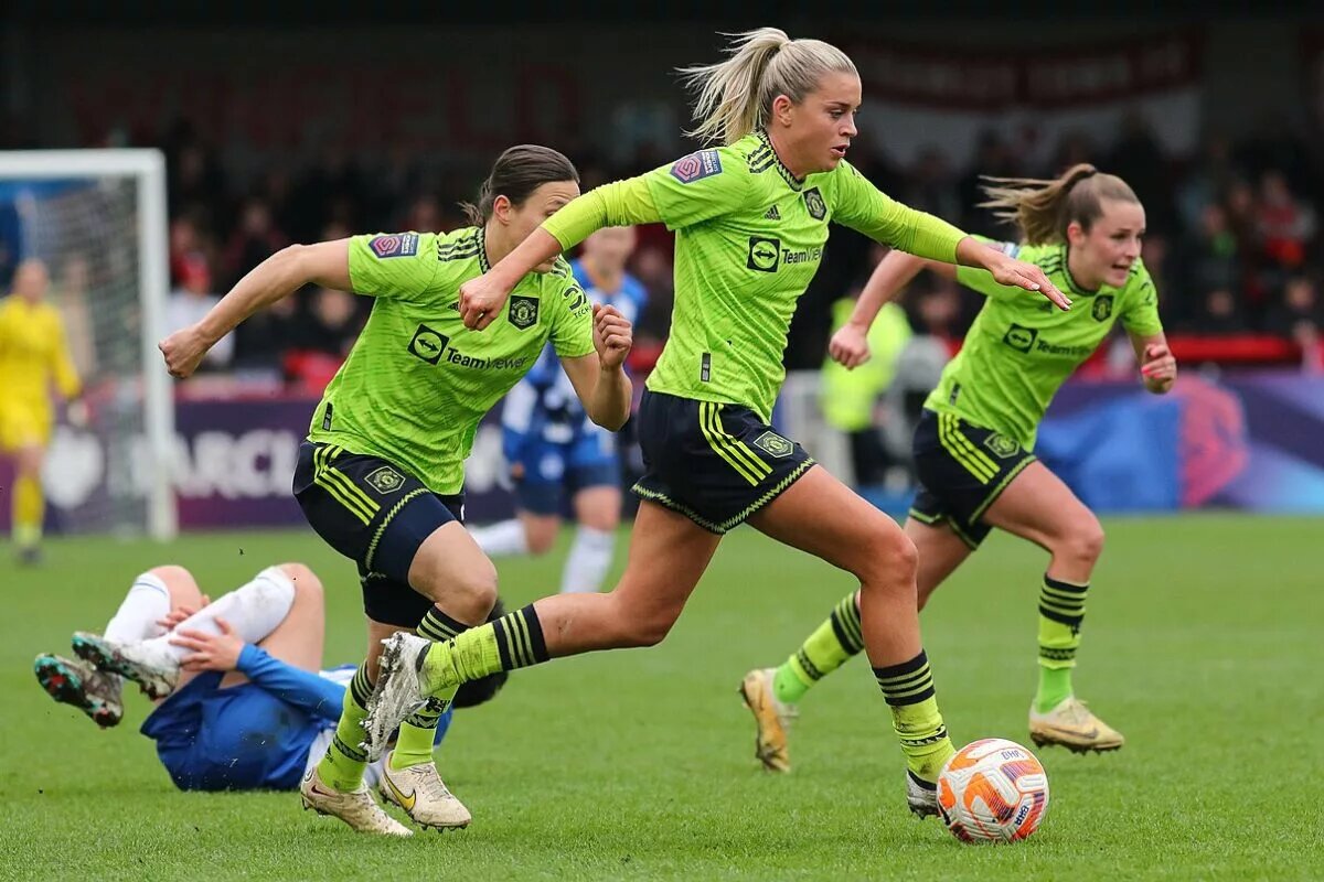 Alessia Russo and her teammates charge forward after gaining posession