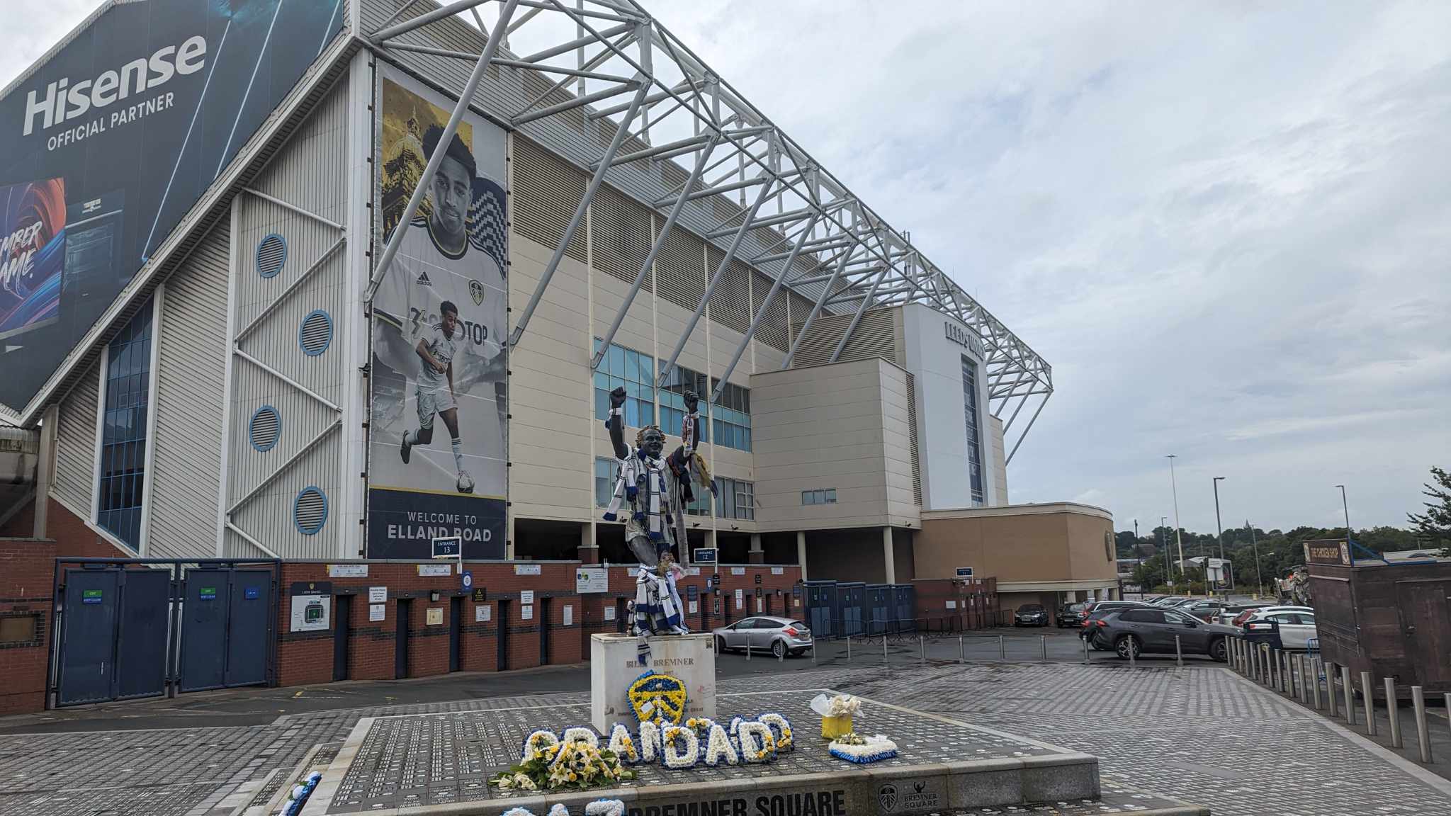 Leeds United ground with Billy Bremner statue