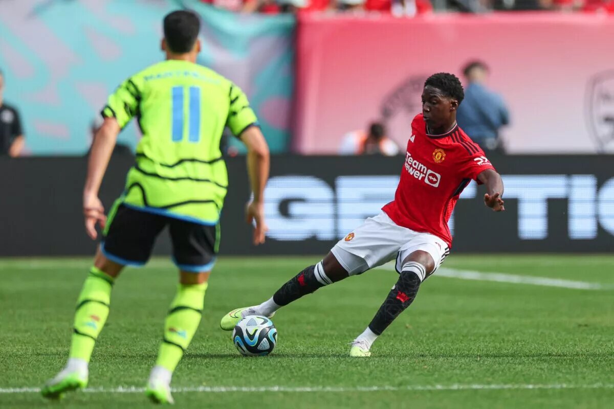 Kobbie Mainoo playing against Arsenal