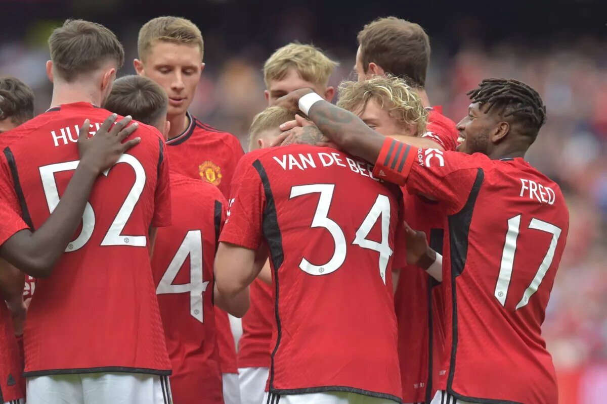 Manchester United celebrate goal