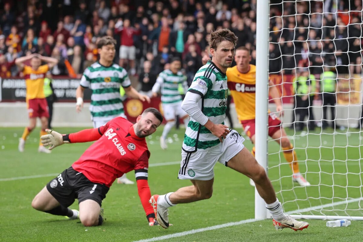 Matt O Riley slots home for Celtic