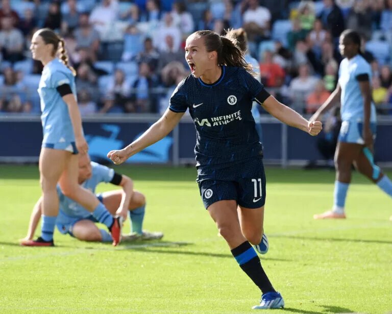 Guro Reiten celebrates late goal vs Manchester City