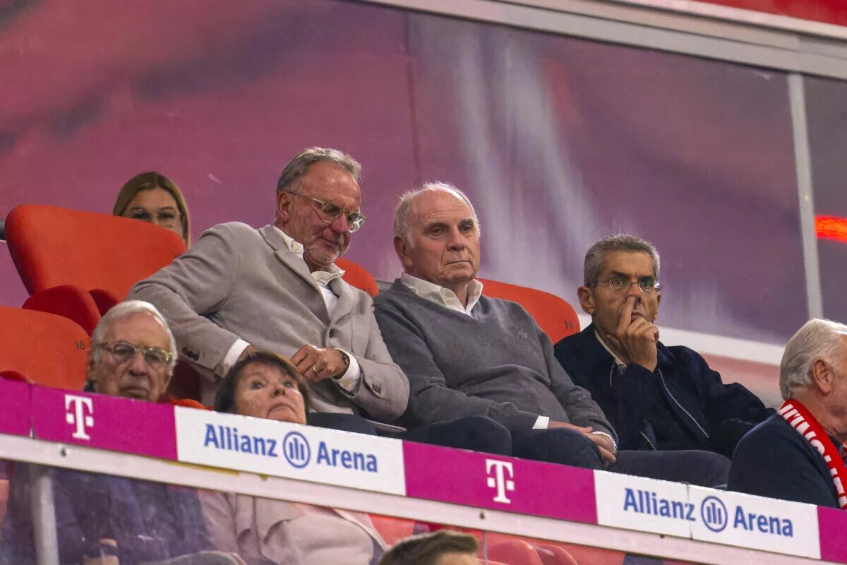 Bayern board watching a match