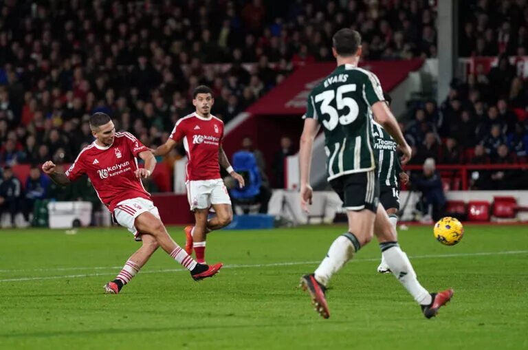 Gary Neville Criticises Manchester United after Nottingham Forest Defeat - Nico Dominguez opens scoring