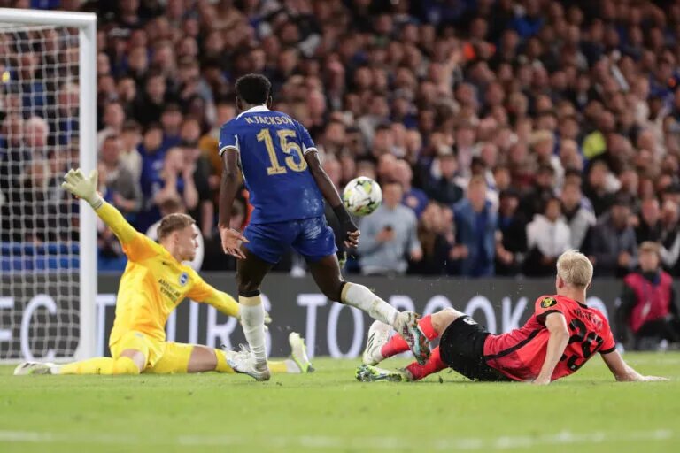 Nicolas Jackson shoots on goal against Brighton