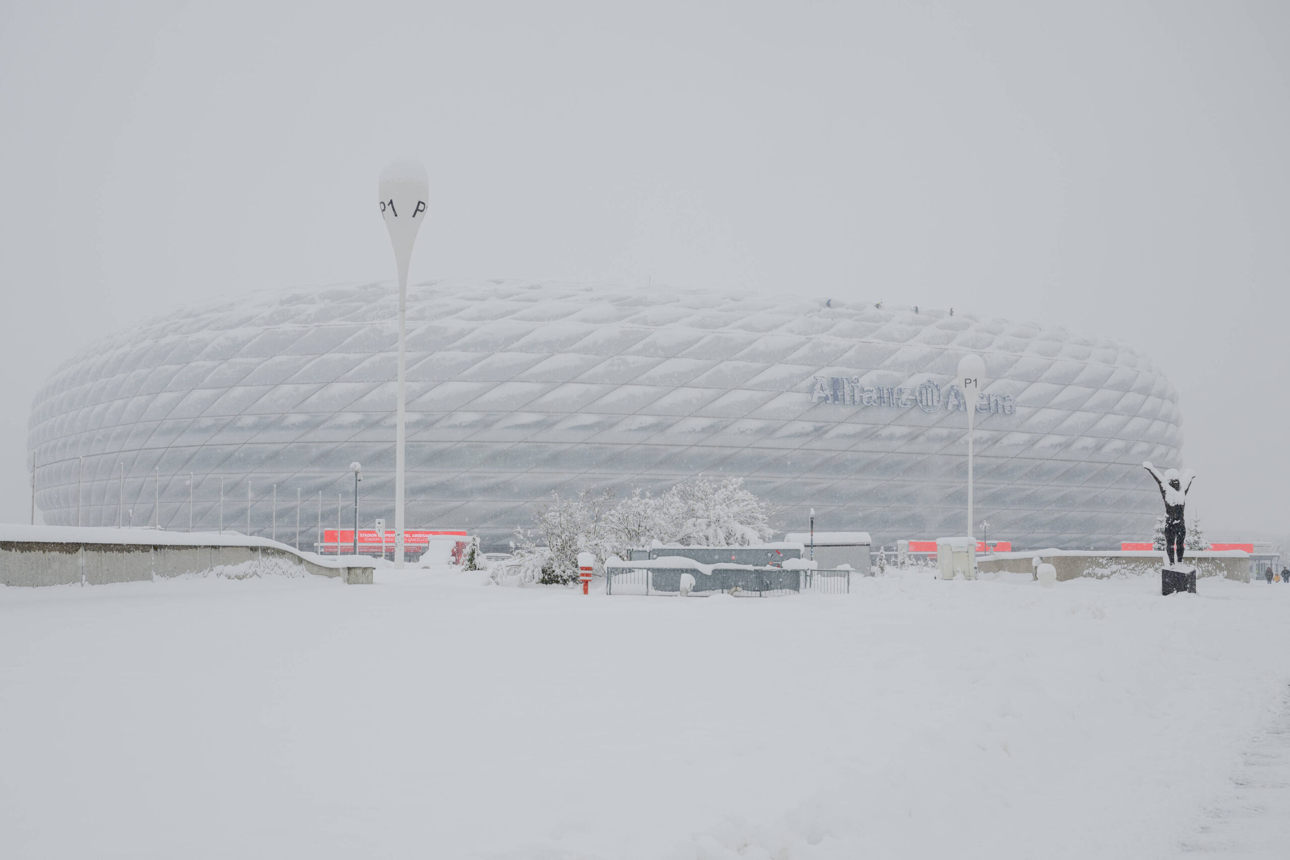 An image of the Allianz Arena covered in snow that caused the postponement of Bayern's match