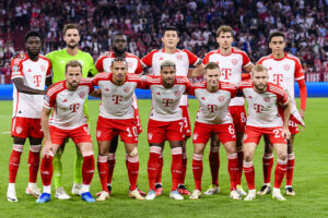 Bayern Munich squad line up for pre match photo