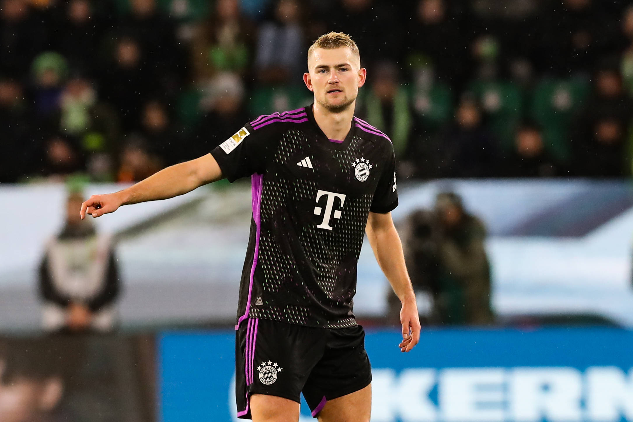 Manchester United and Arsenal are showing interest in Bayern Munich defender Matthijs de Ligt.