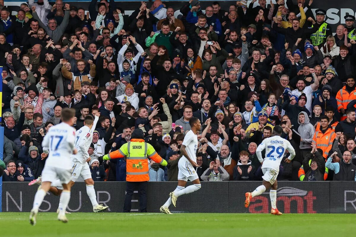 Leeds United players celebrate goal