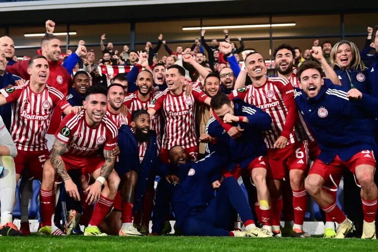 Olympiacos fans celebrate Conference League victory