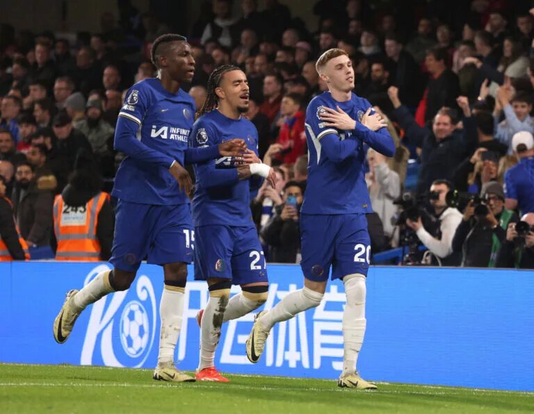 Cole Palmer celebrates goal alongside Nicolas Jackson and Malo Gusto
