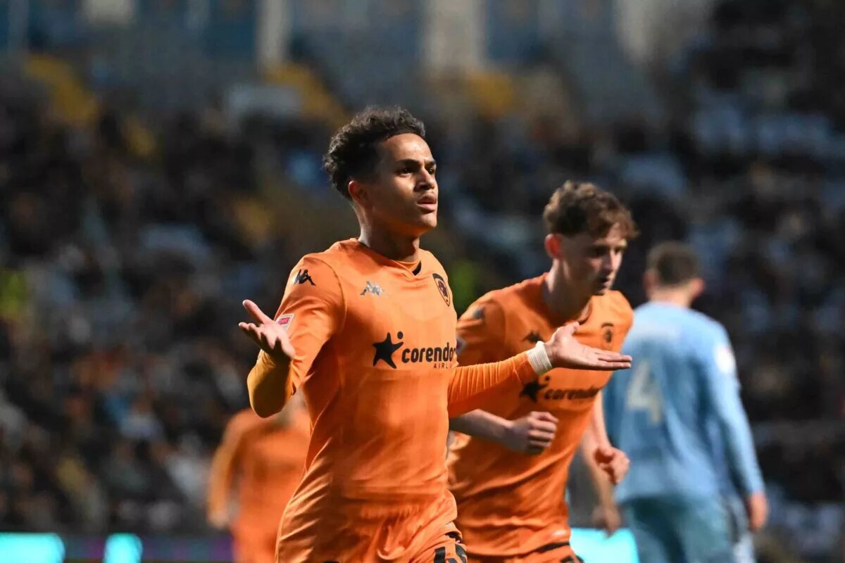 Fabio Carvalho celebrating goal for Hull City