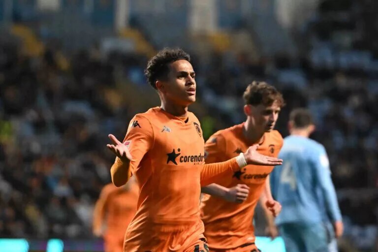 Fabio Carvalho celebrating goal for Hull City