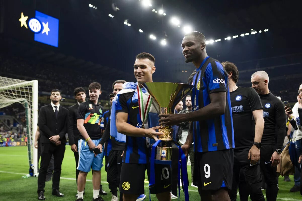 Inter players celebrate with the Serie A trophy
