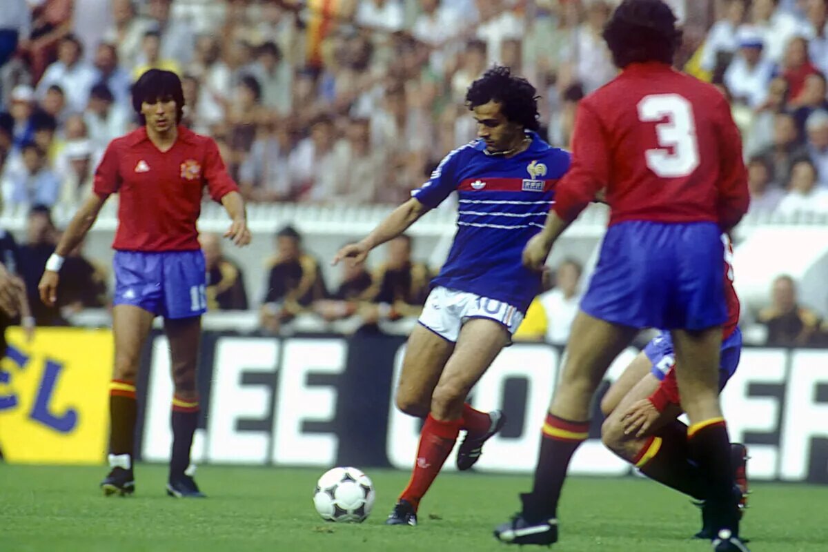Michel Platini playing at the Euro 1984 final against Spain.