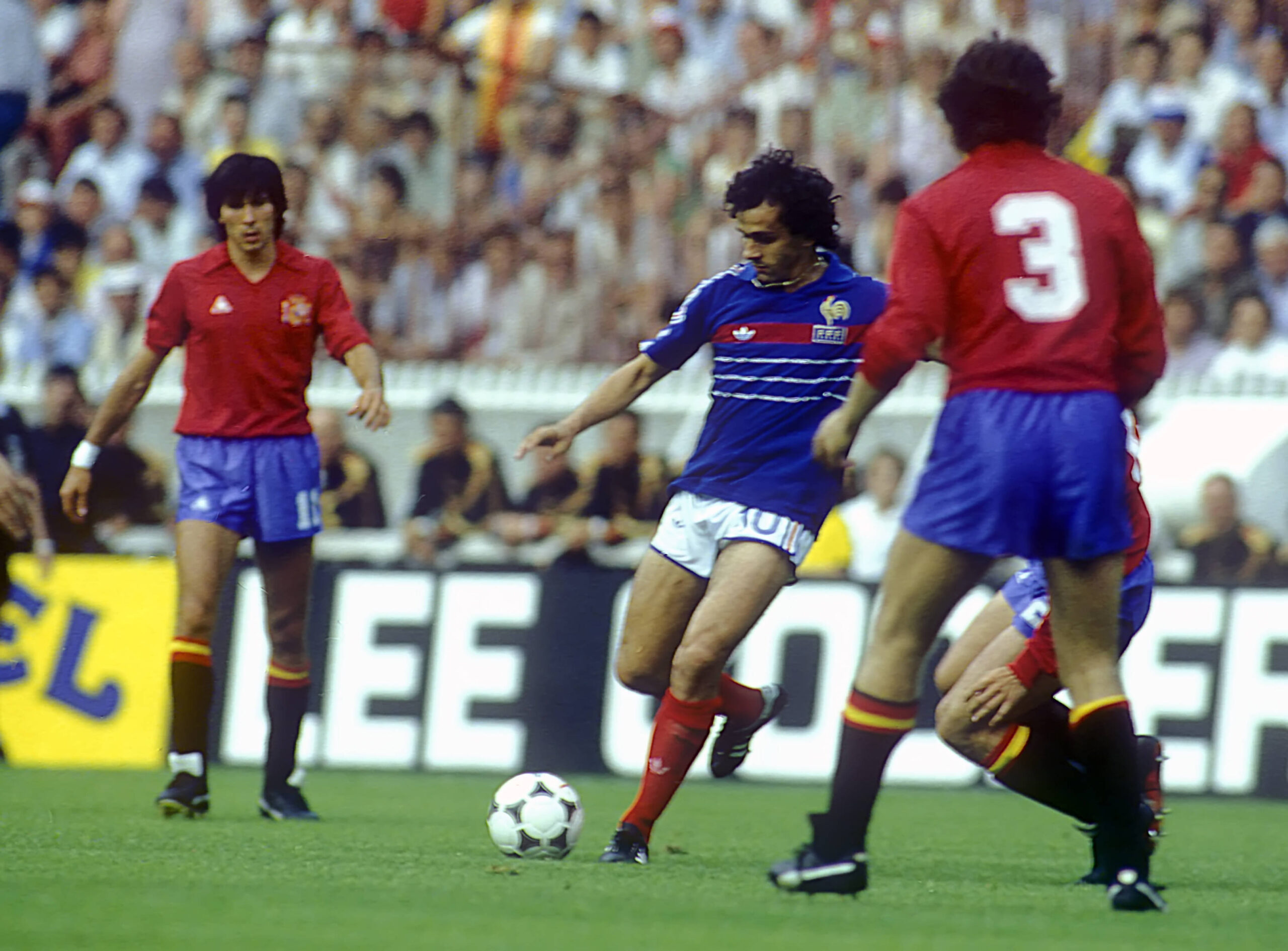 Michel Platini playing at the Euro 1984 final against Spain.