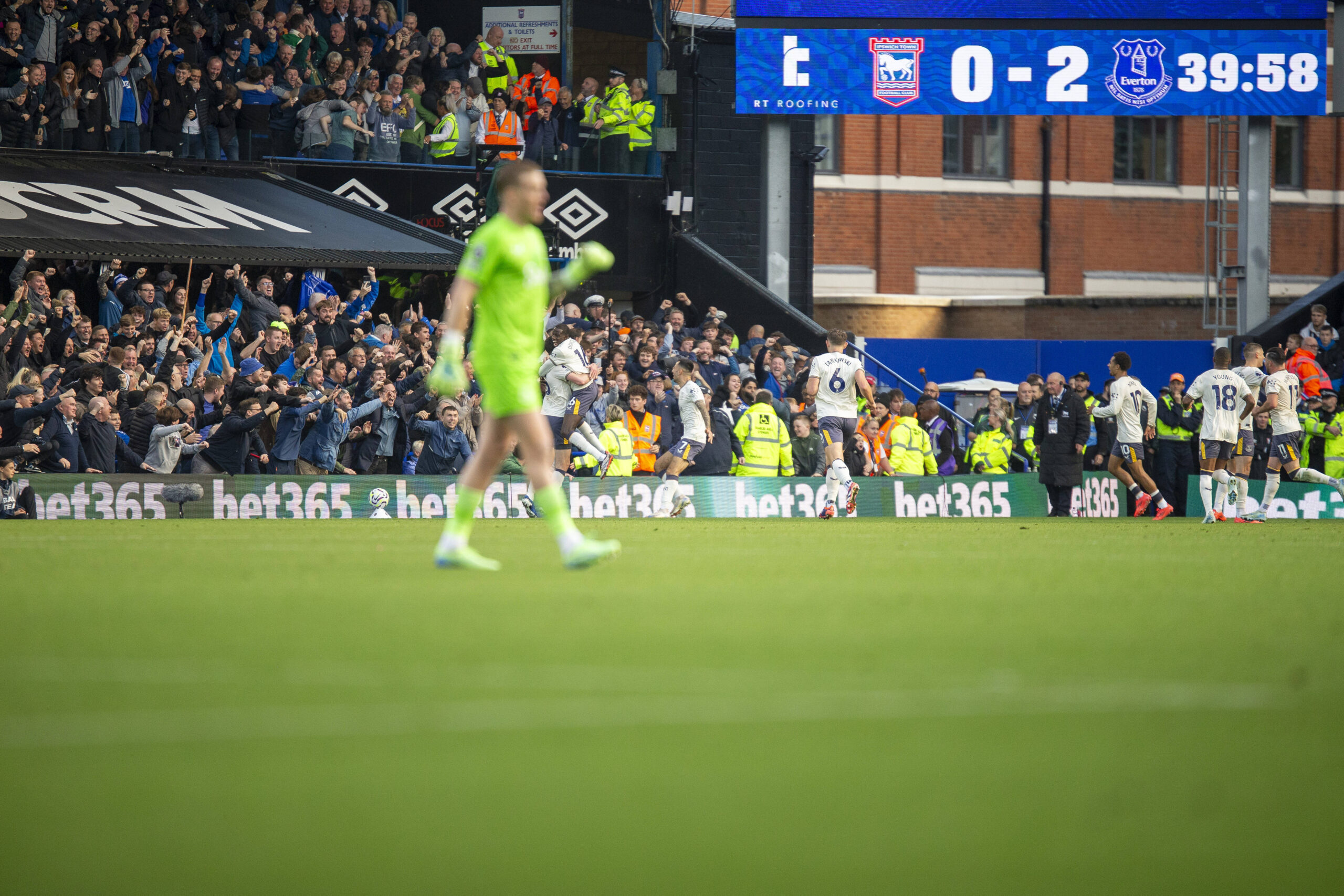 Everton celebrate second goal against Ipswich