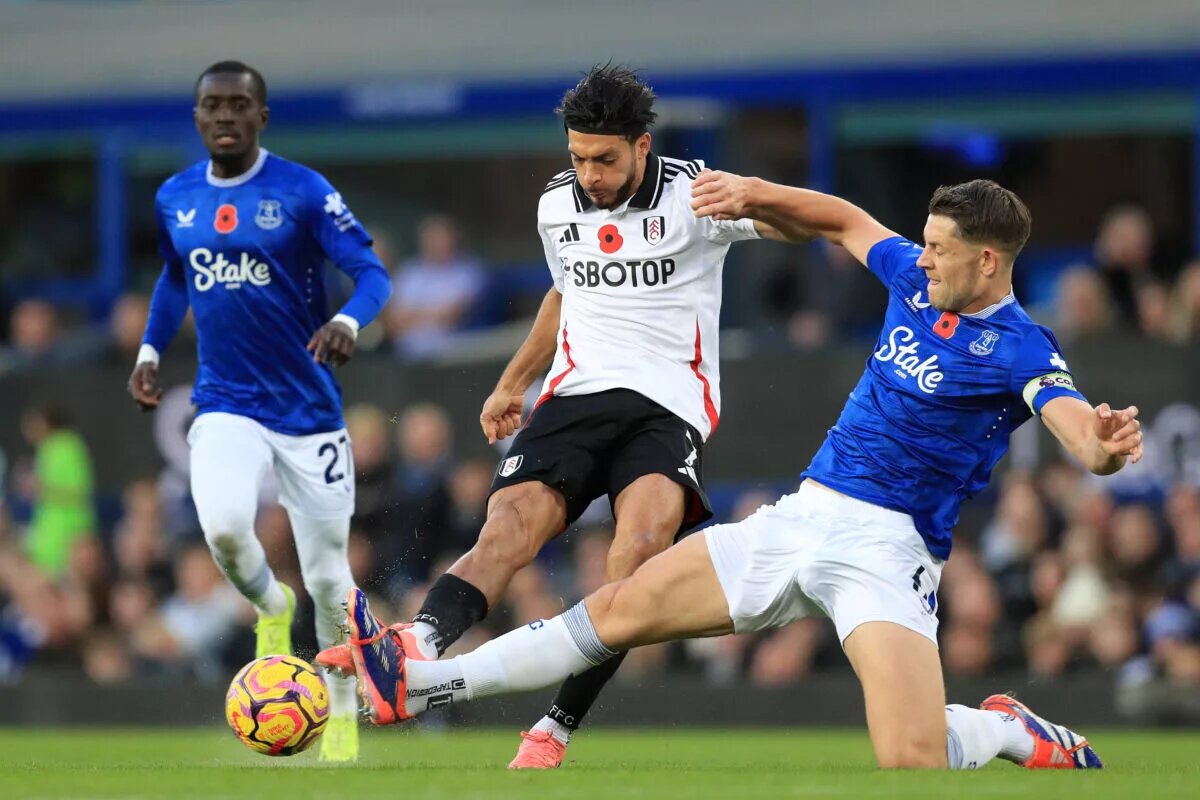 Everton's James Tarkowski makes key block vs Fulham
