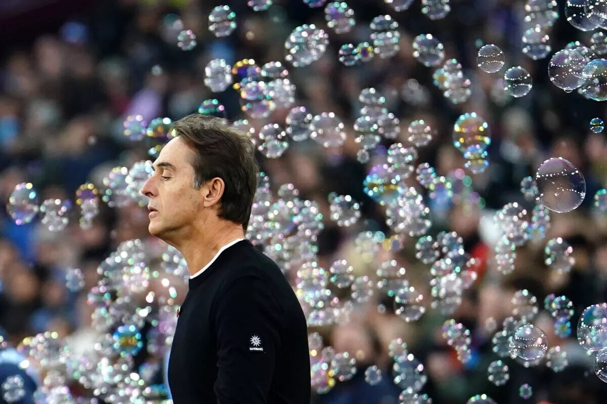 Julen Lopetegui surrounded by bubbles at home game