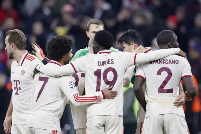 Bayern Munich players celebrate victory over PSG