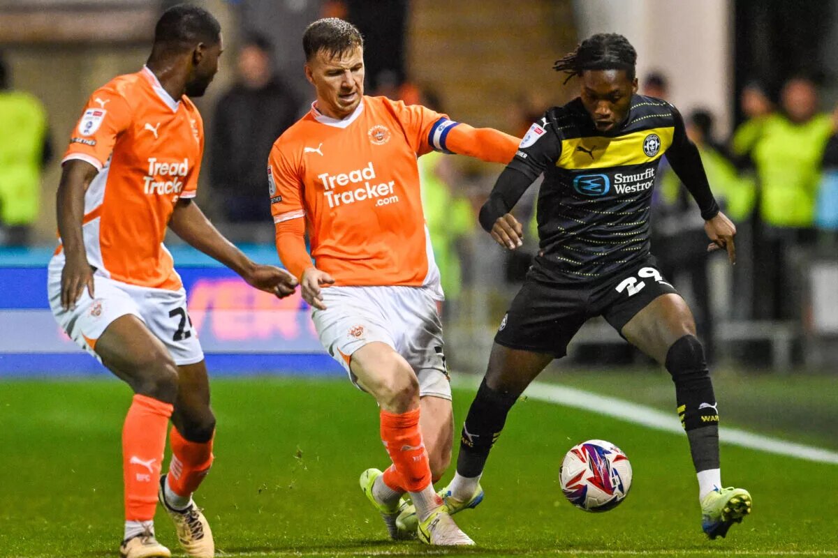 Silko Thomas dribblin vs Blackpool