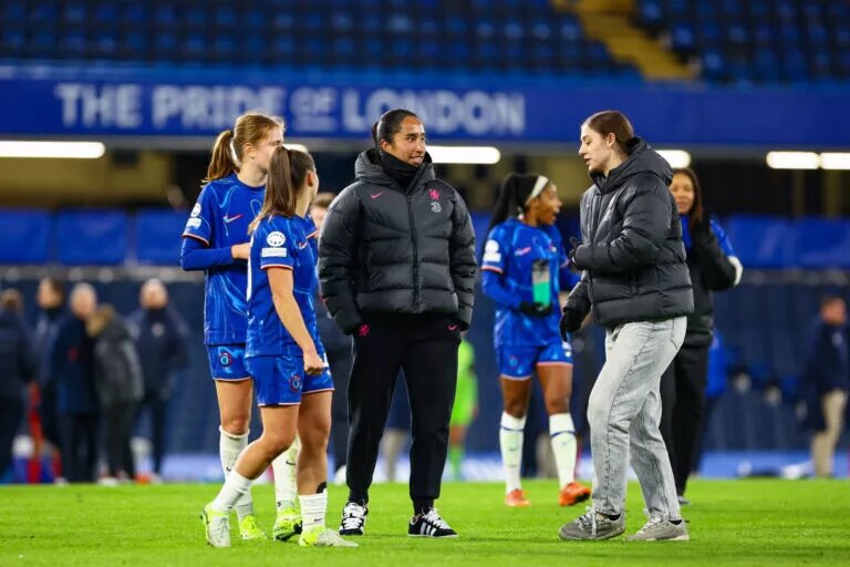 Chelsea Women leave th epitch following win over Twente