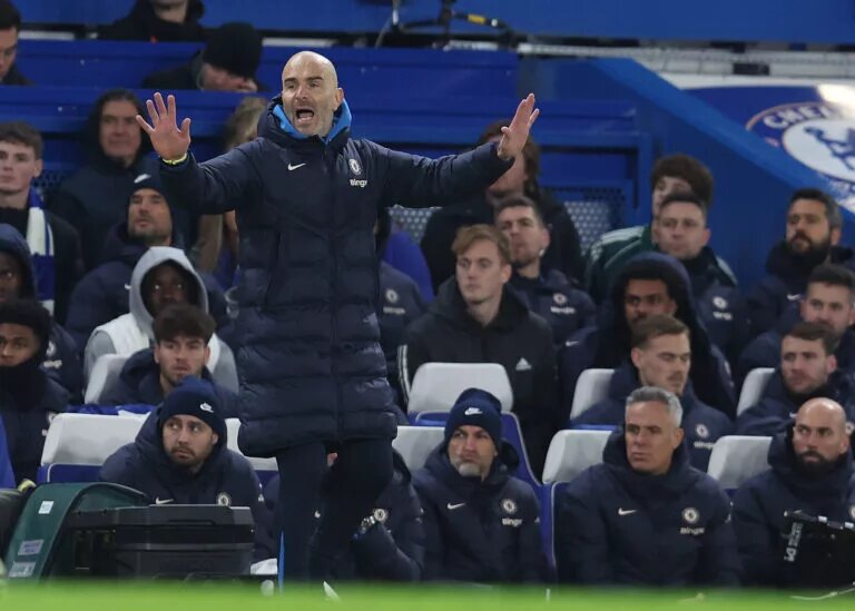 Chelsea predicted lineup - Image of Enzo Maresca instructing his team from the sidelines