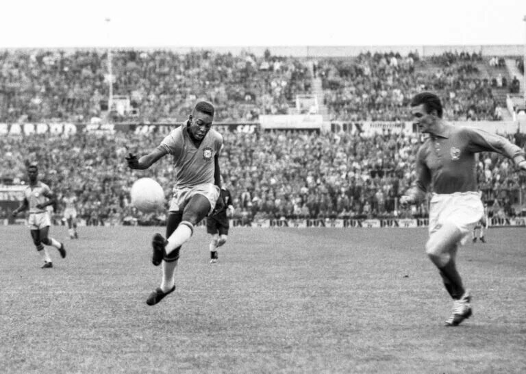 What if Pele Joined Bayern - Image of Pele taking a shot at goal for Brazil