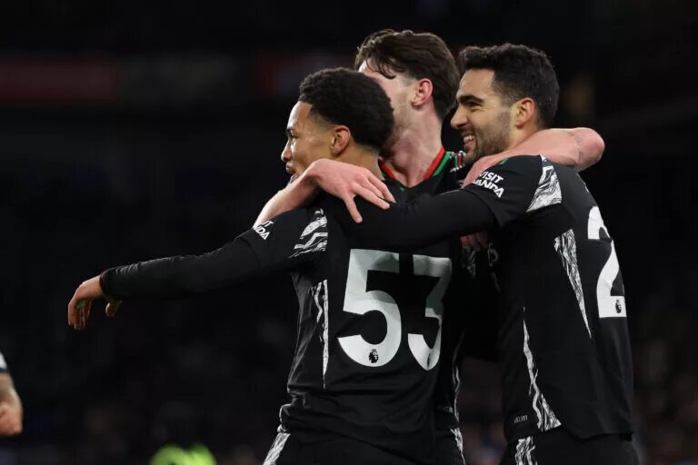 Ethan Nwaneri celebrates with Arsenal teammates