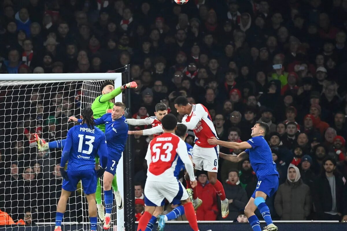 Dinamo Zagreb goalkeeper Dominik Livaković challenges Arsenal attackers