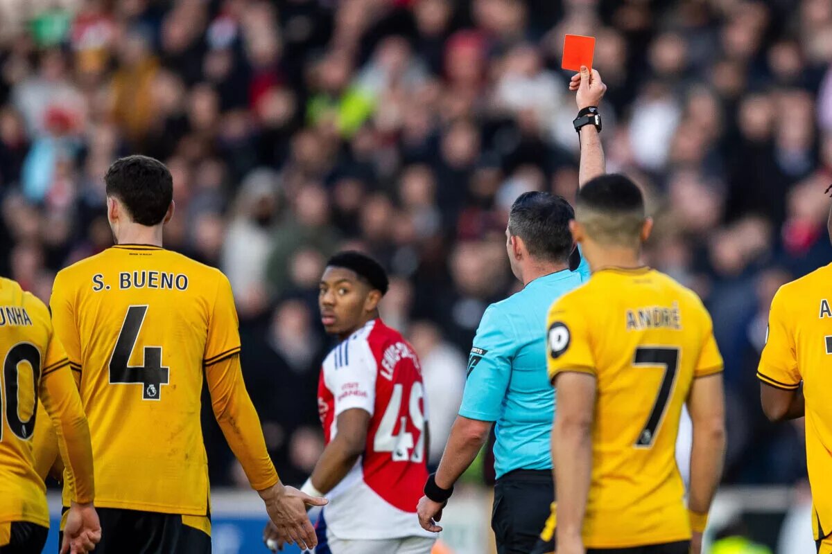Abuse in Football: Referee Michael Oliver and his family have recieved threats after he sent off Arsenal midfielder Myles Lewis-Skelly
