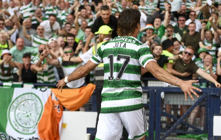 Jota celebrates goal with Celtic fans
