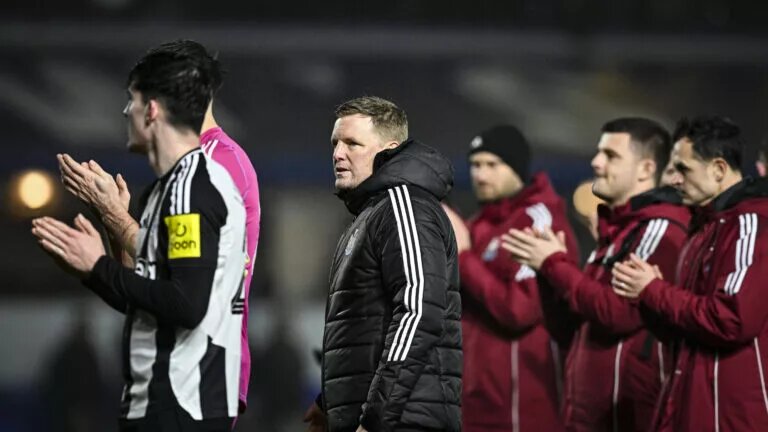 Newcastle players applaude as they leave the pitch