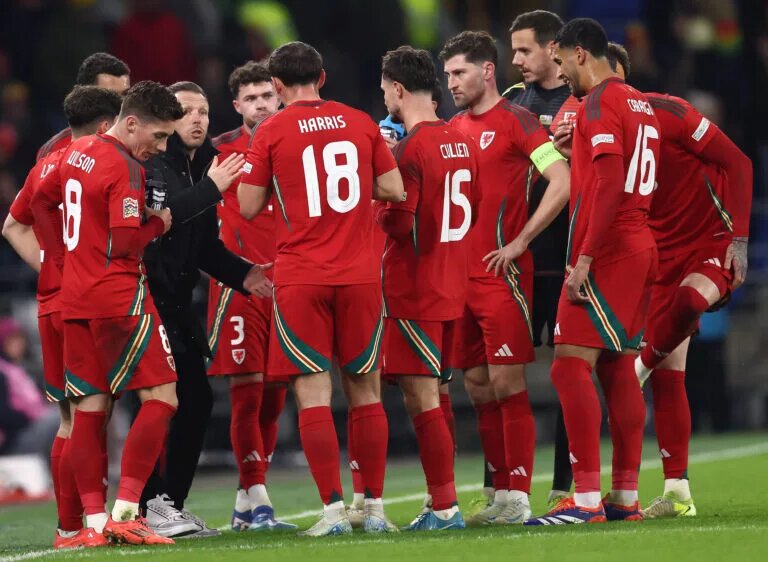 Wales Confirmed Lineup - Craig Bellamy talking to squad